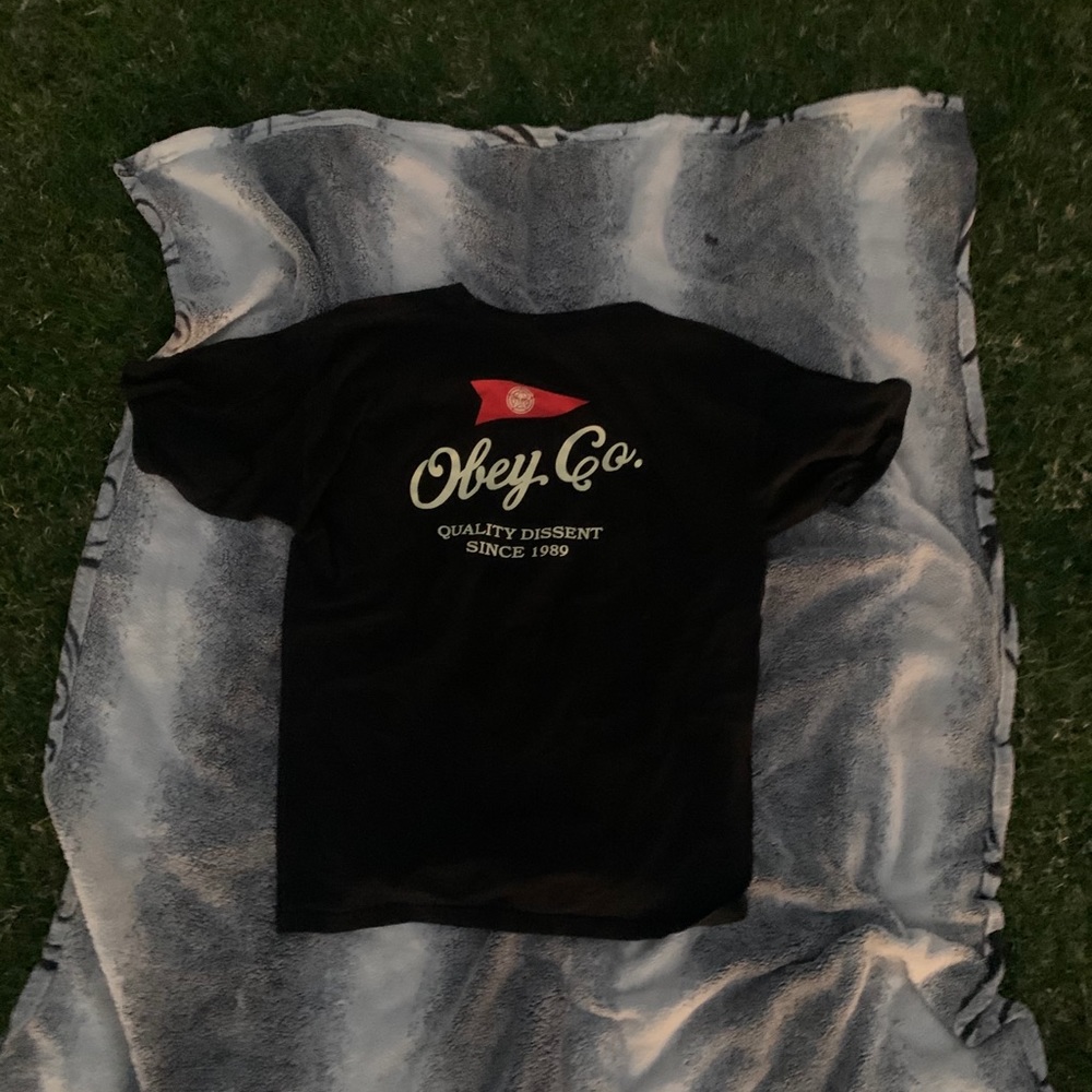 Obey tshirt